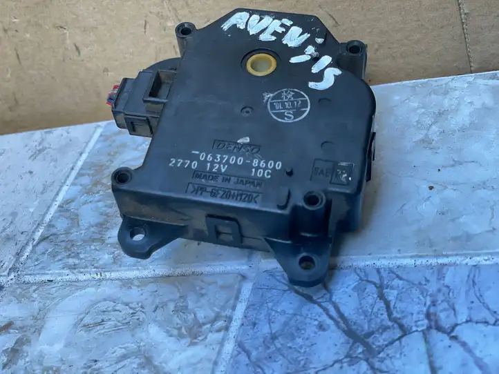 Toyota Avensis Verso (2001 - 2004) 0637008600 Двигатель задвижки потока воздуха — фото 4