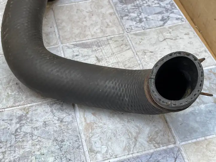 Toyota Avensis Verso (2001 - 2004) Шланги системы охлаждения — фото 3