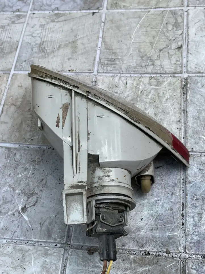Ford Focus (2005 - 2008) XS4115K272A Задняя противотуманная фара — фото 3
