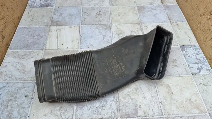 Audi A6 S6 C5 4B (1997 - 2001) 8D0129617E Детали воздухозаборника — фото 1