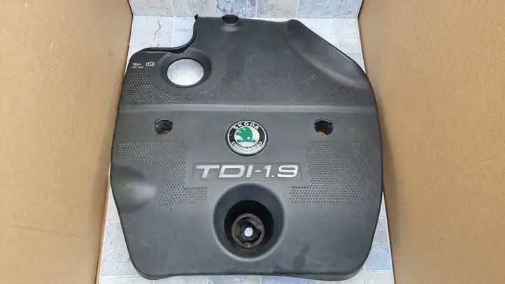 Skoda Octavia Mk1 (1U) (1996 - 2004) 038103925E Крышка двигателя декоративная — фото 1
