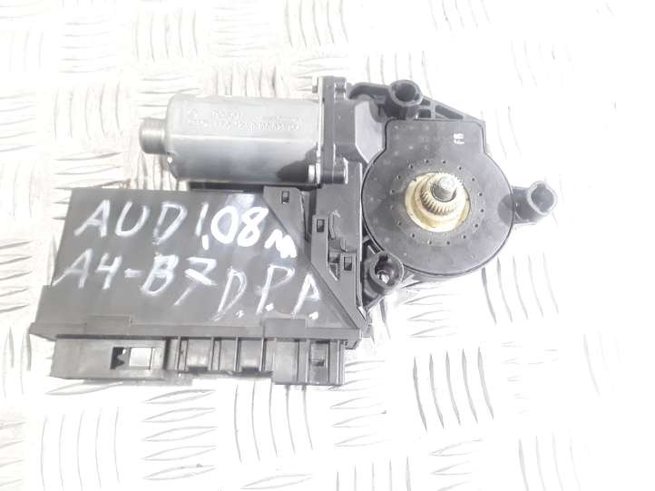 0130821764 Audi A4 S4 B7 8E 8H Priekinis varikliukas langų pakėlėjo