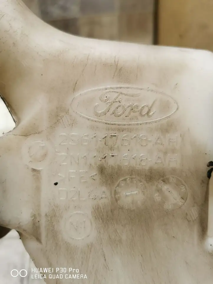 Ford Fiesta (2000 - 2005) 2S6117618AH Бачок омывателя стекла — фото 2