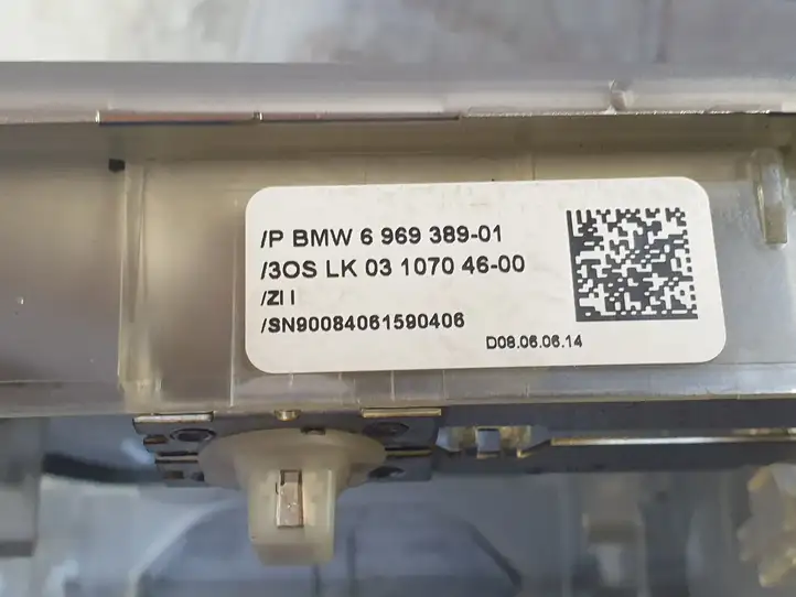 BMW 3 E90 E91 (2005 - 2012) 696938901 Задняя подсветка — фото 2