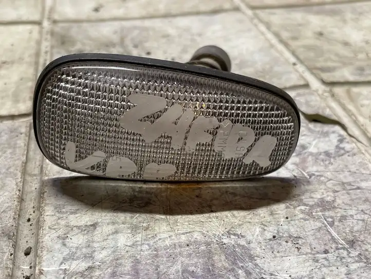 Opel Zafira A (1999 - 2003) 90580403 Поворотный фонарь крыла — фото 1