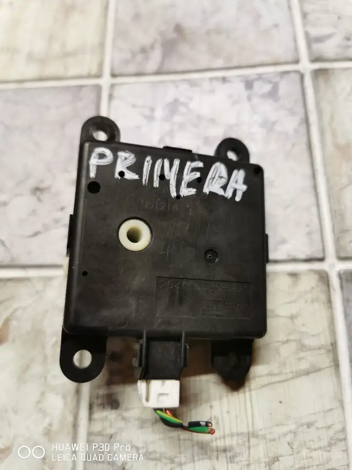 Nissan Primera (2001 - 2008) 3C27030850 Двигатель задвижки потока воздуха — фото 1