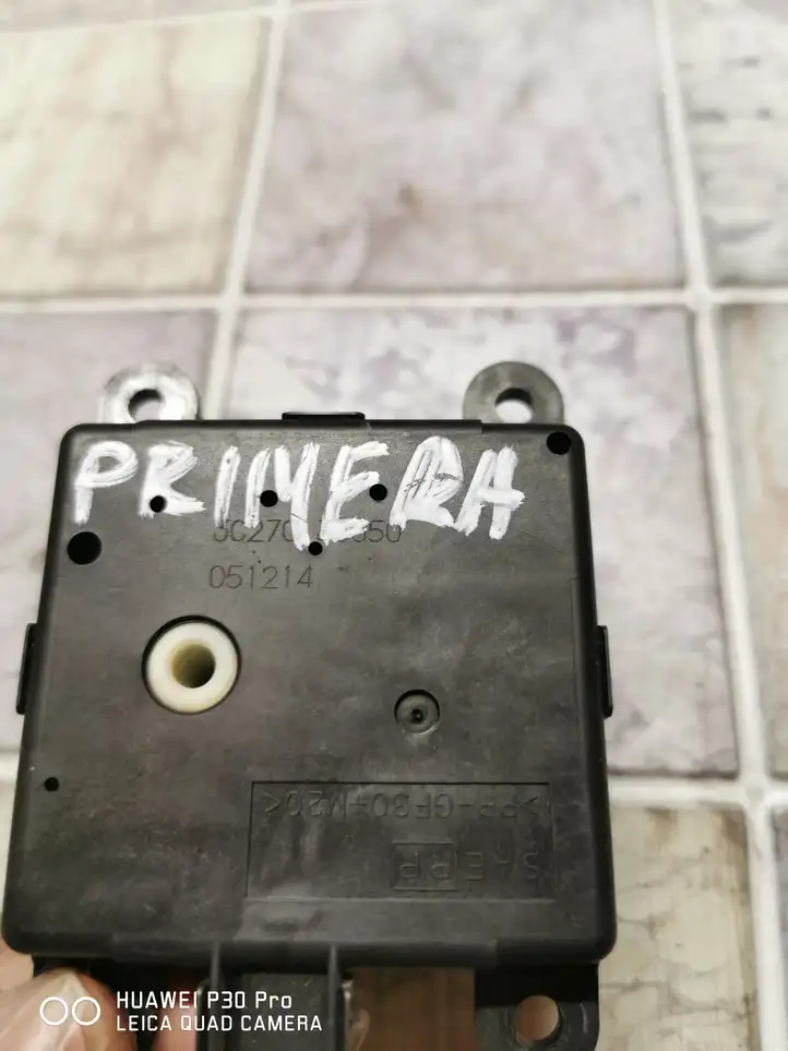 Nissan Primera (2001 - 2008) 3C27030850 Двигатель задвижки потока воздуха — фото 3