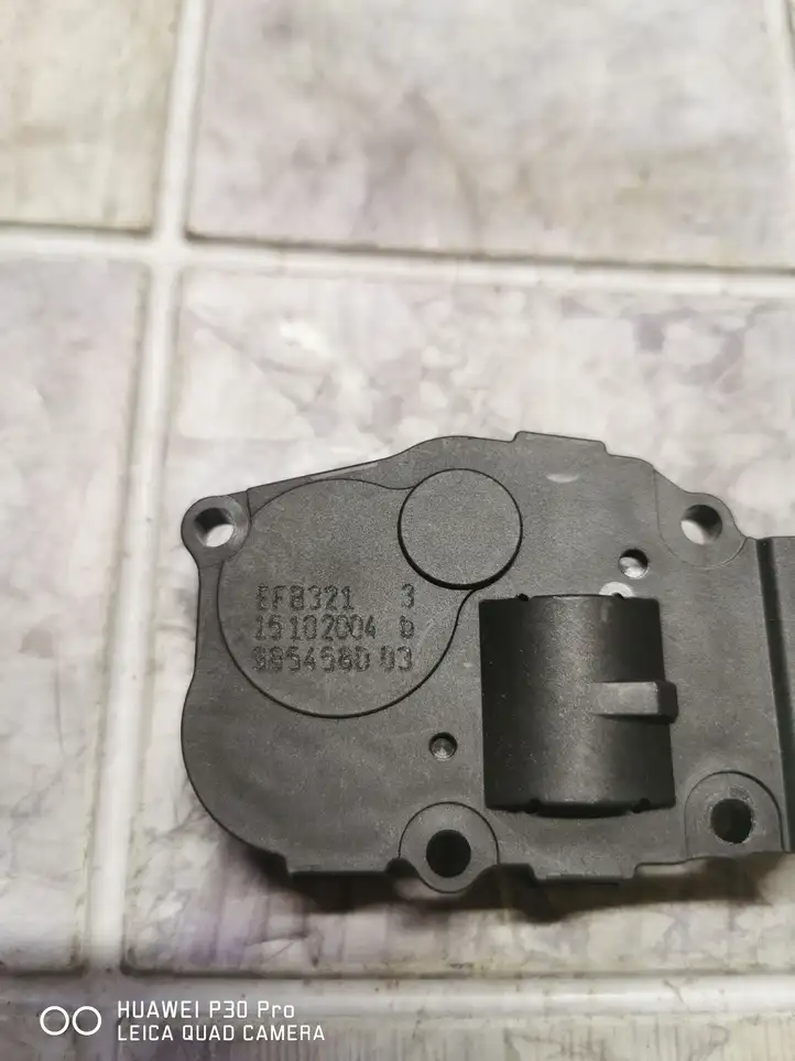 BMW 1 E81 E87 (2004 - 2011) 985458D Двигатель задвижки потока воздуха — фото 3