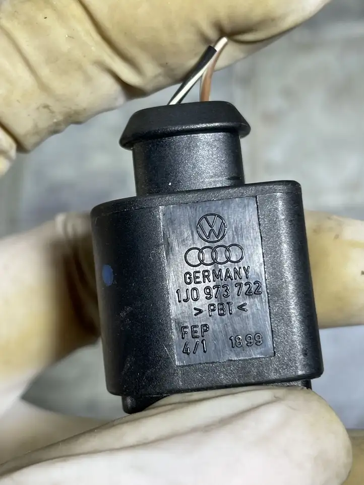 Audi A6 S6 C5 4B (2001 - 2004) 1J0973722 Насос омывателя стекла — фото 4
