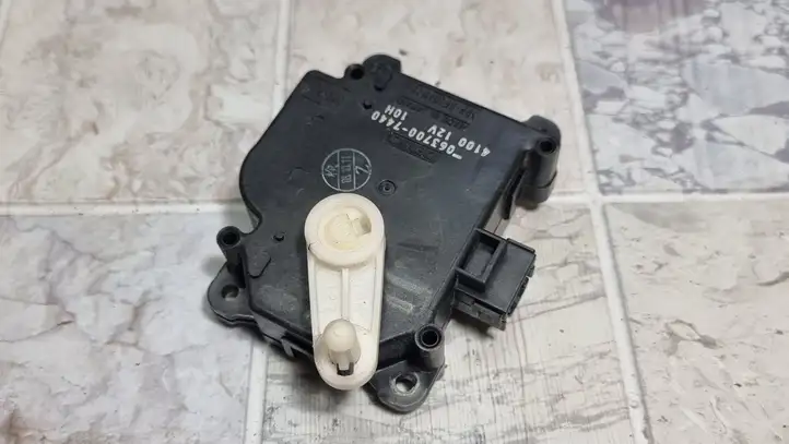Toyota Prius (XW20) (2003 - 2009) 0637007440 Двигатель задвижки потока воздуха — фото 1