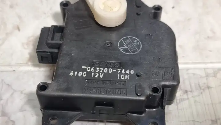 Toyota Prius (XW20) (2003 - 2009) 0637007440 Двигатель задвижки потока воздуха — фото 3