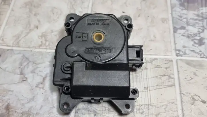 Toyota Prius (XW20) (2003 - 2009) 0637007440 Двигатель задвижки потока воздуха — фото 4