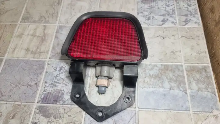 Toyota Corolla E120 E130 (2004 - 2007) 54533721 Дополнительный стоп фонарь — фото 2
