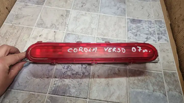 Toyota Corolla Verso AR10 (2004 - 2009) E203029 Дополнительный стоп фонарь — фото 1