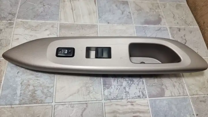 Toyota Yaris (2005 - 2009) 7423152420 Блок кнопок стеклоподъемников — фото 1