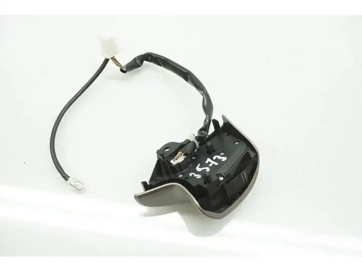 Toyota Auris 150 (2006 - 2012) Кнопки на рулевом колесе — фото 3