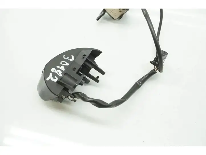 Toyota RAV 4 (XA20) (2000 - 2005) Кнопки на рулевом колесе — фото 3
