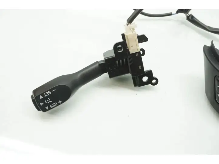 Toyota RAV 4 (XA20) (2000 - 2005) Кнопки на рулевом колесе — фото 5