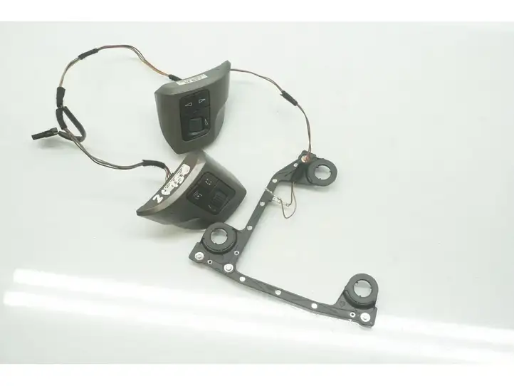Opel Vectra C (2005 - 2009) 13208858 Кнопки на рулевом колесе — фото 1