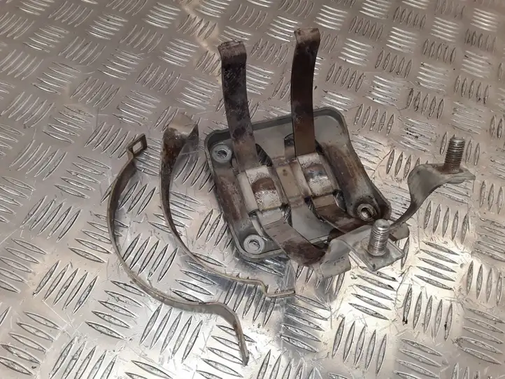 Nissan Qashqai (2006 - 2010) 20817JG72A298 Кронштейн глушителя — фото 1