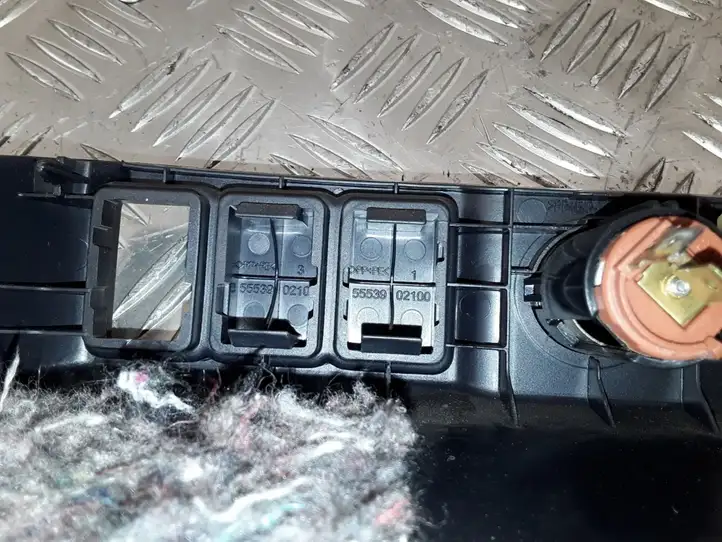 Toyota Auris E180 (2012 - 2018) 5543402200 Накладка прикуривателя — фото 2