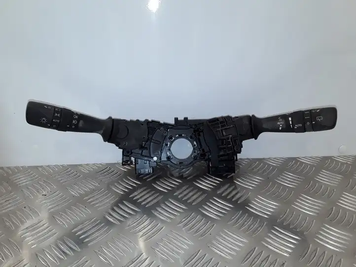 Toyota Auris E180 (2012 - 2018) 17F852 Включатель очистителей фонарей — фото 1