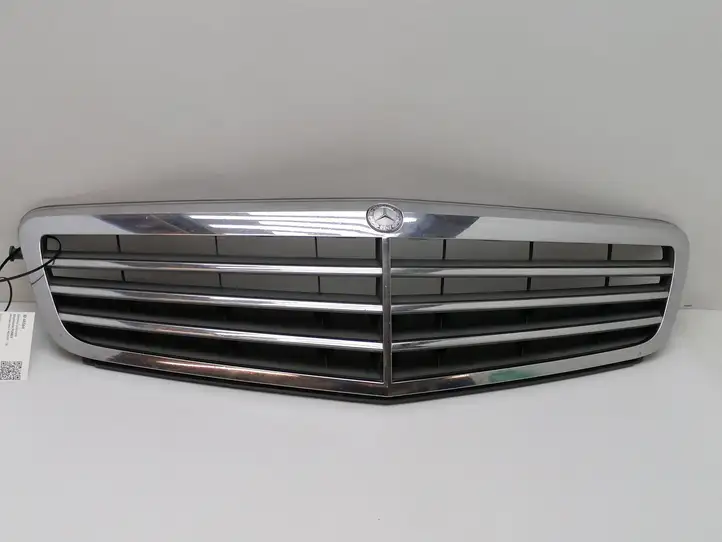 Mercedes-Benz C W204 (2007 - 2014) A2048801183 Передняя решетка — фото 1