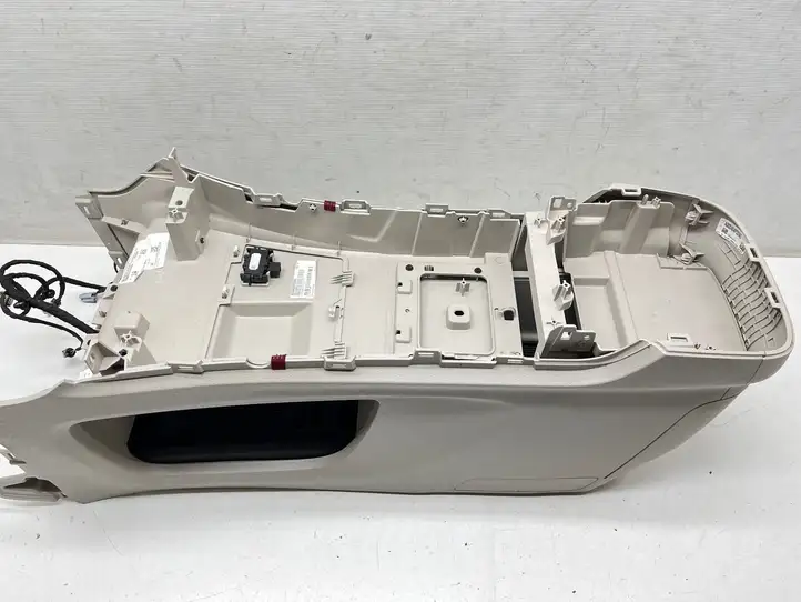 Chrysler Pacifica (2016 - ) 7FA51DX9AA Центральная консоль — фото 6