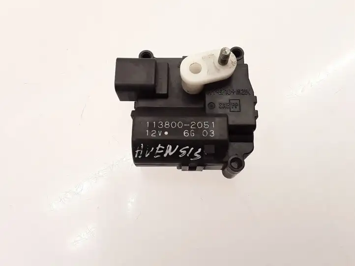 Toyota Avensis T250 (2003 - 2006) 1138002051 Двигатель задвижки потока воздуха — фото 1