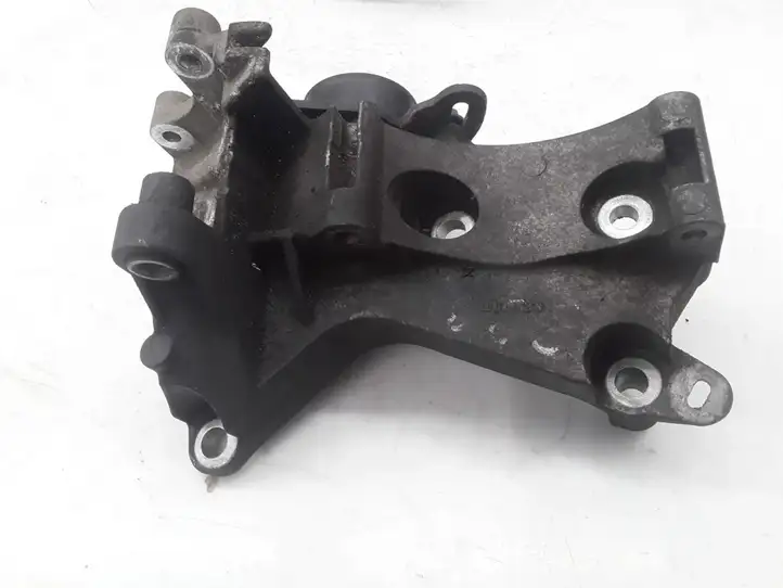 Nissan Almera N16 (2000 - 2010) 8200185605 Кронштейн генератора — фото 1