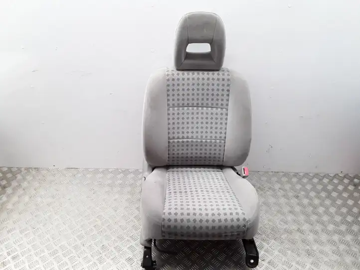Mazda Demio (1996 - 2002) DC41100K05 Переднее сиденье пассажира — фото 1