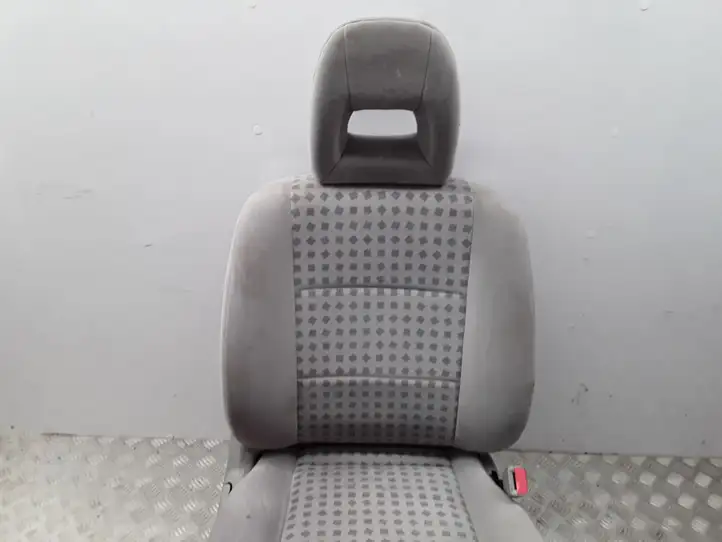 Mazda Demio (1996 - 2002) DC41100K05 Переднее сиденье пассажира — фото 3