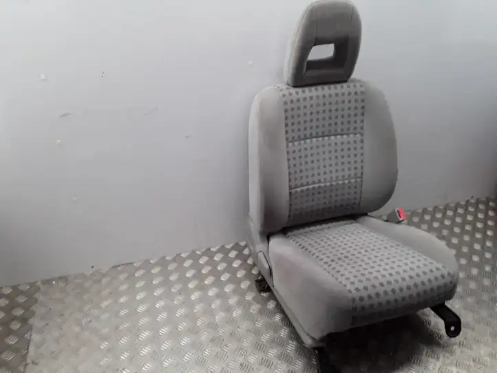 Mazda Demio (1996 - 2002) DC41100K05 Переднее сиденье пассажира — фото 6