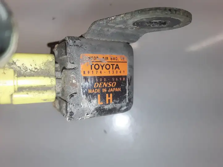 Toyota Corolla E120 E130 (2000 - 2004) 8917413041 Датчик удара SRS — фото 3