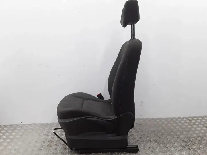Renault Clio III (2005 - 2012) 8200529109F Переднее сиденье водителя — фото 3