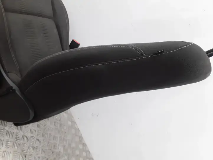 Renault Clio III (2005 - 2012) 8200529109F Переднее сиденье водителя — фото 4