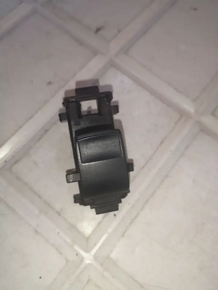 Toyota Yaris (2005 - 2009) 1928298 Блок кнопок стеклоподъемников — фото 1