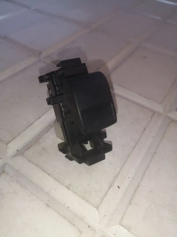 Toyota Yaris (2005 - 2009) 1928298 Блок кнопок стеклоподъемников — фото 3