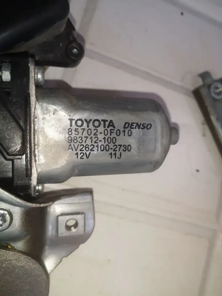 Toyota Yaris (2005 - 2009) 857020F010 Электростеклоподъемник передний (комплект) — фото 3