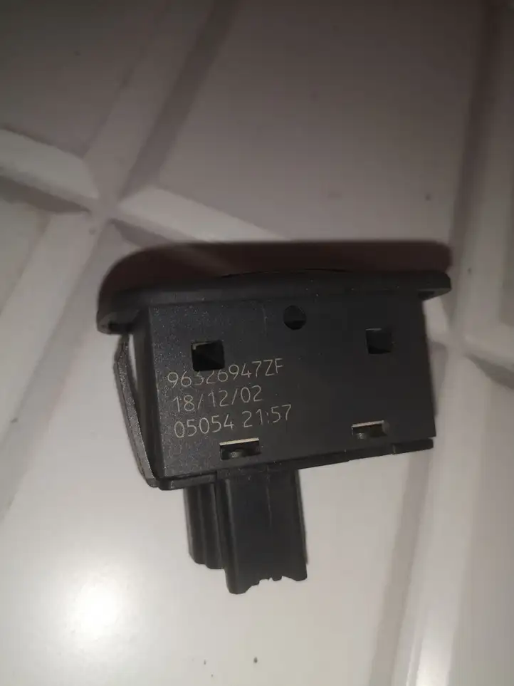 Citroen C5 (2001 - 2004) 96326947ZF Кнопка стеклоподъемников — фото 3