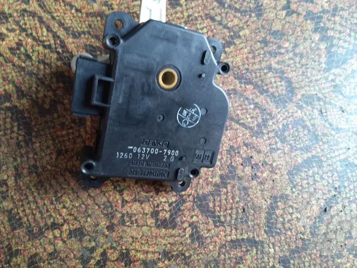 Toyota Yaris Verso (1999 - 2005) 0637007900 Двигатель задвижки потока воздуха — фото 1