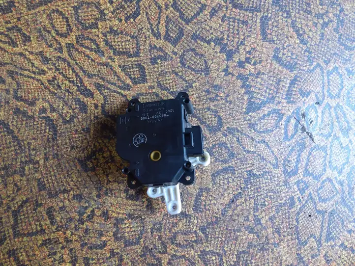 Toyota Yaris Verso (1999 - 2005) 0637007900 Двигатель задвижки потока воздуха — фото 3