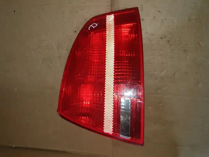 Audi A4 S4 B7 8E 8H (2004 - 2009) 8E5945096A Задний фонарь в кузове — фото 1