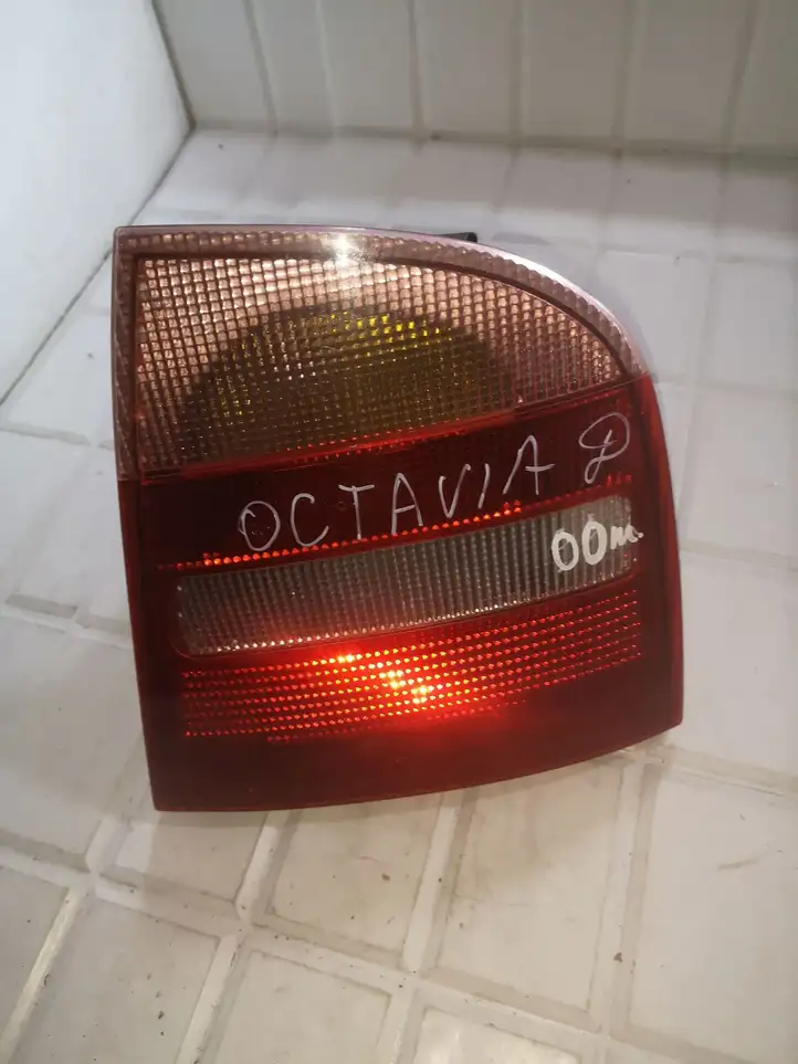 Skoda Octavia Mk1 (1U) (1996 - 2004) 1U6945112 Задний фонарь в кузове — фото 2