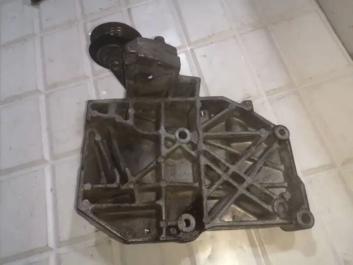 Volkswagen PASSAT B5.5 (2001 - 2005) 038260885C Кронштейн компрессора кондиционера воздуха — фото 3