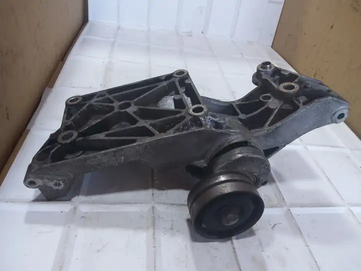 Volkswagen Polo (2001 - 2005) 038903143R Кронштейн генератора — фото 1