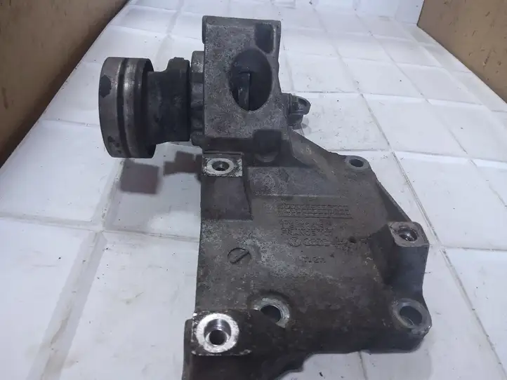 Volkswagen Polo (2001 - 2005) 038903143R Кронштейн генератора — фото 2