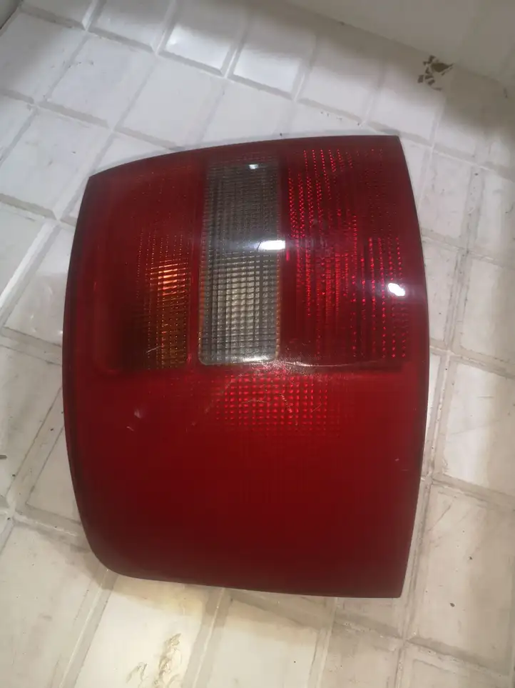 Audi A6 S6 C5 4B (1997 - 2001) 084461908 Задний фонарь в кузове — фото 3