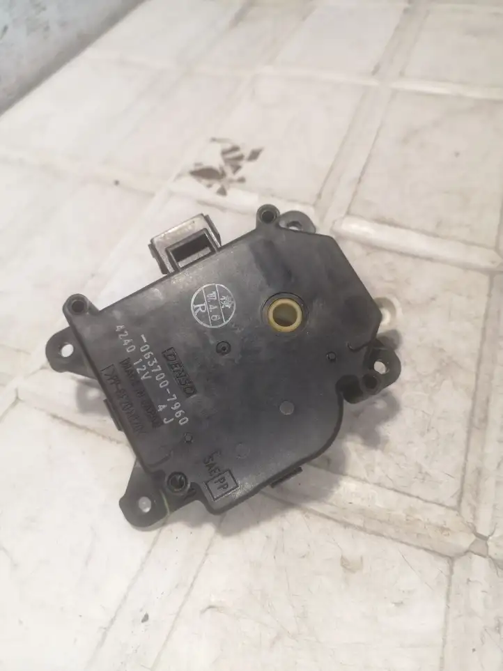 Toyota Prius (XW20) (2003 - 2009) 0637007960 Двигатель задвижки потока воздуха — фото 1