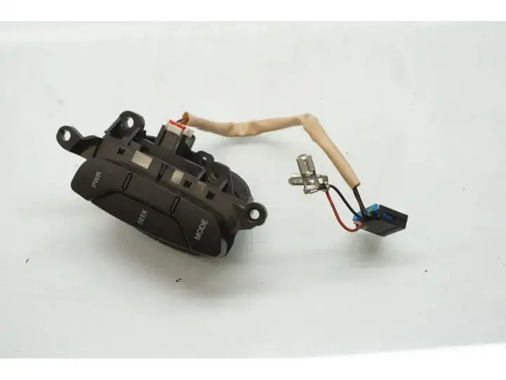 Chevrolet Captiva (2006 - 2011) 96628528-070405 Кнопки на рулевом колесе — фото 1